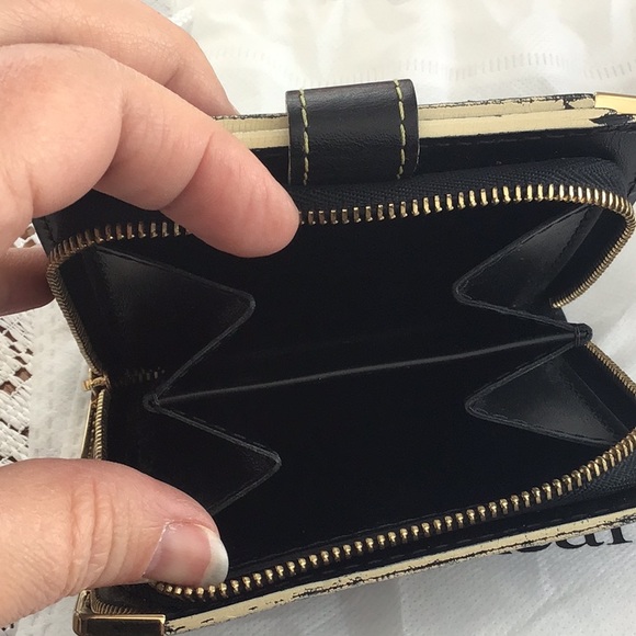 Louis Vuitton black leather bi-fold - Picture 10 of 10